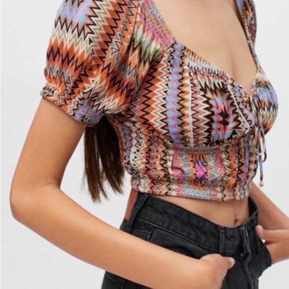 Urban Outfitters Multicolor Zigzag Patterned Puff Sleeve Crop Top Size Medium - Picture 1 of 10